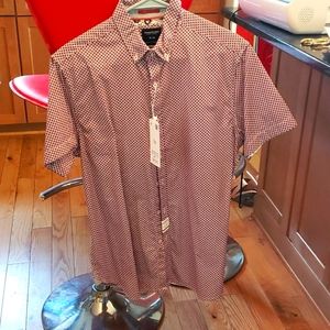 NWT Men short sleeve button down shirt and button down collar.